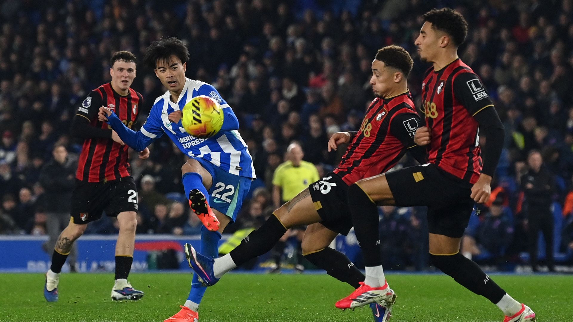 プレミア通算100試合出場達成の三笘薫、フル出場で惜しいシュート放つ